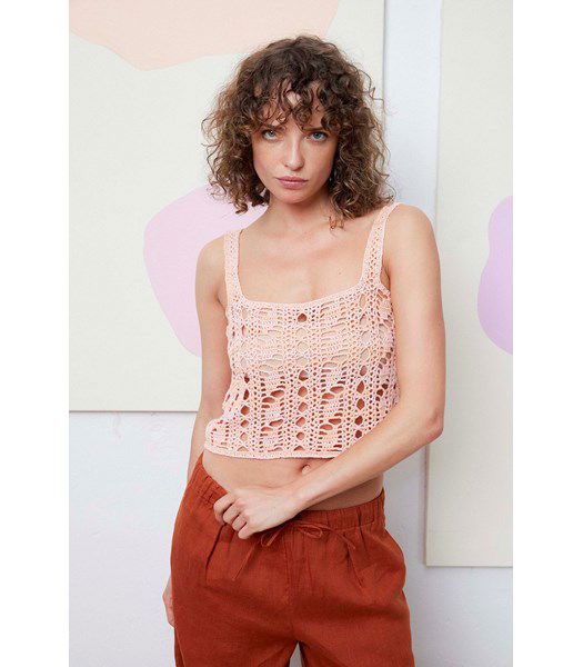 Haakpatroon Kort hemdje Anais, in open haakwerk