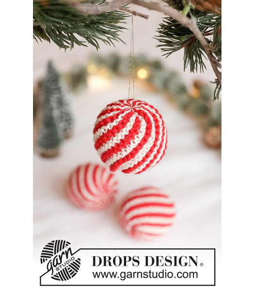 Breipatroon Gebreide kerstbal met spiraal strepen 