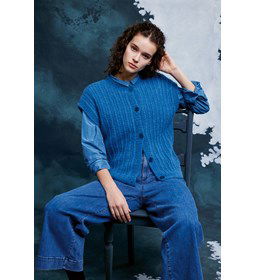 Mouwloos damesvest gemaakt van Lang Yarns Suri Alpaca