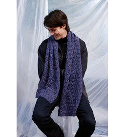 Sjaal  in kantpatroon gemaakt van Lang Yarns Fortuna