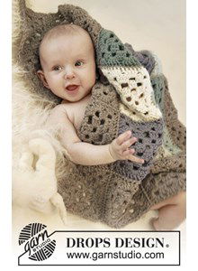 Gehaakte deken met vierkantjes.