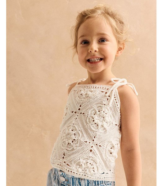 Haakpatroon hemdje met smalle schouderbandjes