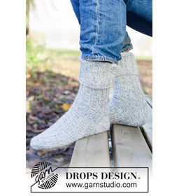 Lange gebreide herensokken met ruitvormige hiel gemaakt van Drops Nord