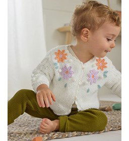 Babyvest met geborduurde bloemen gemaakt van Phildar Phil Coton 3
