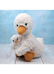 Knuffeleend met kuikentje