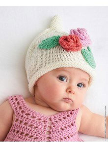 Babymutsje met bloemen