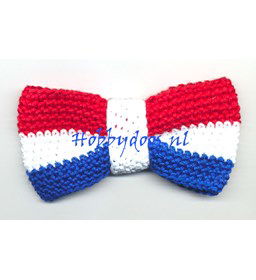 vlinderstrik gemaakt van Scheepjes Catona 25 en 10 gram