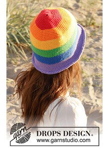 Dameshoed met regenboogstrepen