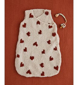 trappelzak met hartjes gemaakt van knopen