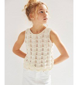 Hemdje met kantpatroon gemaakt van Phildar Phil Rustique