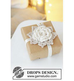 Flower Favors gemaakt van lint, band, franje, strikjes, bloemen