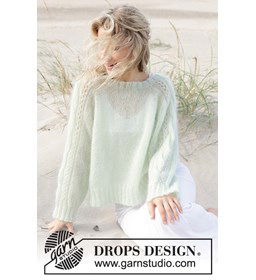 Damestrui met kabelpatroon langs raglanmouwen gemaakt van Drops Kid Silk