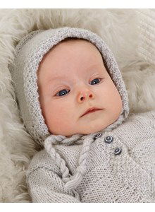 Babymutsje met rand in gerstekorrelsteek