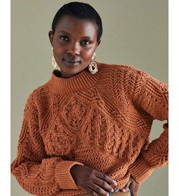 Damestrui met hoge halsbies gemaakt van Haaknaalden