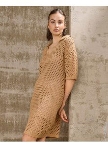 tuniek in gaatjespatroon