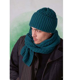 Muts met brede dubbel geslagen rand