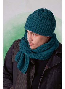 Muts met brede dubbel geslagen rand