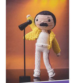 Pop Freddie Mercury gemaakt van Scheepjes Catona 25 en 10 gram