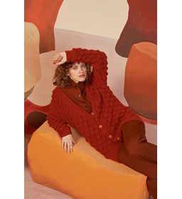 Damesvest met knoopsluiting gemaakt van Lang Yarns Suri Alpaca