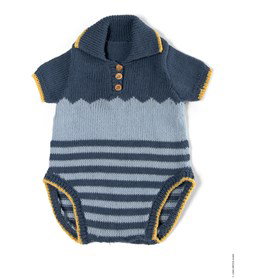 babyromper met strepen en zigzag gemaakt van knopen