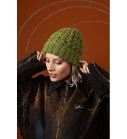 Damesmuts Phoebe met kabelpatroon gemaakt van Lang Yarns Alpaca Soxx 6-ply