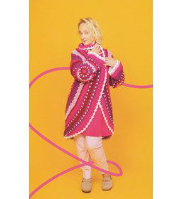 Damesvest met cirkels gemaakt van Scheepjes Chunky Monkey