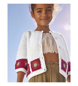 Meisjesvest met gekleurde vierkantjes in onderrand gemaakt van Phildar Phil Perle 5