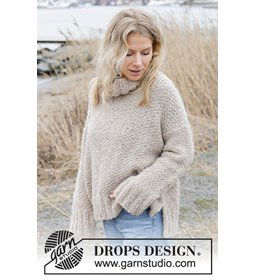 Wijde damestrui met hoge halsboord gemaakt van Drops Brushed Alpaca Silk