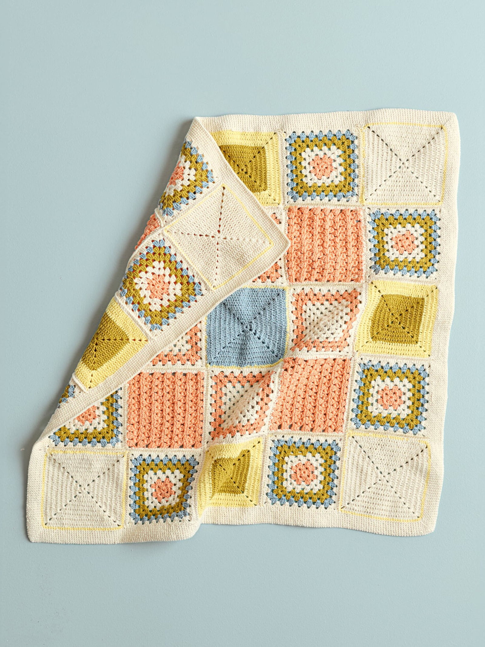 vierkante in blokken gehaakte babydeken