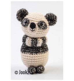 Mini koukleum Panda gemaakt van Scheepjes Stone Washed