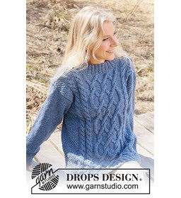 Damestrui met verschillende kabelpatronen gemaakt van DROPS Soft Tweed