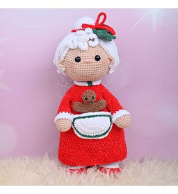 Kerstvrouw Kristie met peperkoekmannetje gemaakt van Kralen