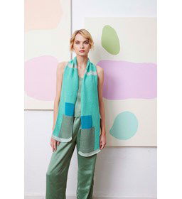 Meerkleurig geblokte sjaal Izzy gemaakt van Lang Yarns Oceania