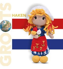 Meisjespop in Nederlandse klederdracht gemaakt van Durable Cosy extra fine