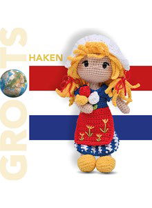 Meisjespop in Nederlandse klederdracht