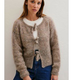 Vest met striksluiting gemaakt van Phildar Phil Chic