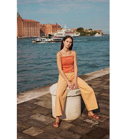 Topje Mirror City met spagettibandjes  gemaakt van Breinaalden zonder knop