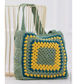 vierkante brede tas gemaakt van Haaknaalden