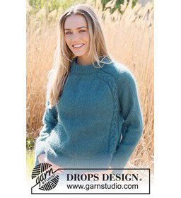 Damestrui met kabelpatroon langs zijnaad en mouwinzet gemaakt van Drops Kid Silk