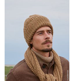 Muts met omgeslagen rand gemaakt van Breinaalden zonder knop