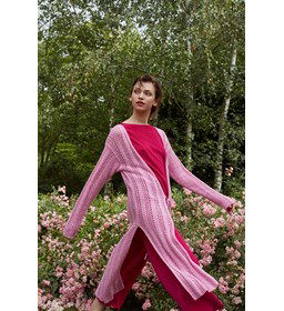 Lang en recht damesvest Smell the Roses gemaakt van Lang Yarns Wooladdicts Bliss