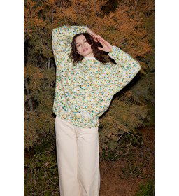 Wijde damestrui met aansluitende halsboord