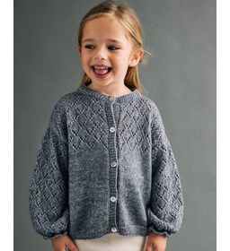 Kindervest in kantpatroon met knoopsluiting gemaakt van Elastiek - band