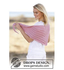 Omslagdoek met kantpatroon  gemaakt van Drops Merino extra fine