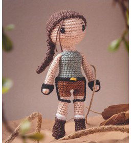 Pop Laura Croft gemaakt van Scheepjes Catona 25 en 10 gram