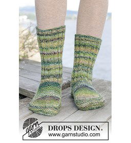 Veelkleurige damessokken gemaakt van Drops Fabel