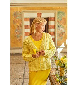 Damesvest met kabelpatroon gemaakt van Lang Yarns Wooladdicts Happiness