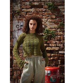 Korte damestrui Sweet Stitches met wijde lange mouwen gemaakt van Boeken Lang Yarns