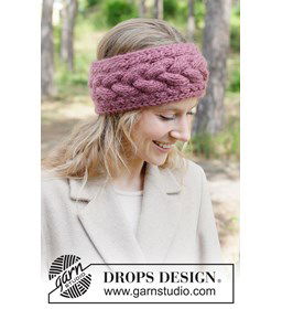 Warme gebreide hoofdband met kabels van dikke wol gemaakt van Handwerk accesoires