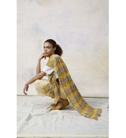 Sjaal gemaakt van Lang Yarns Linello